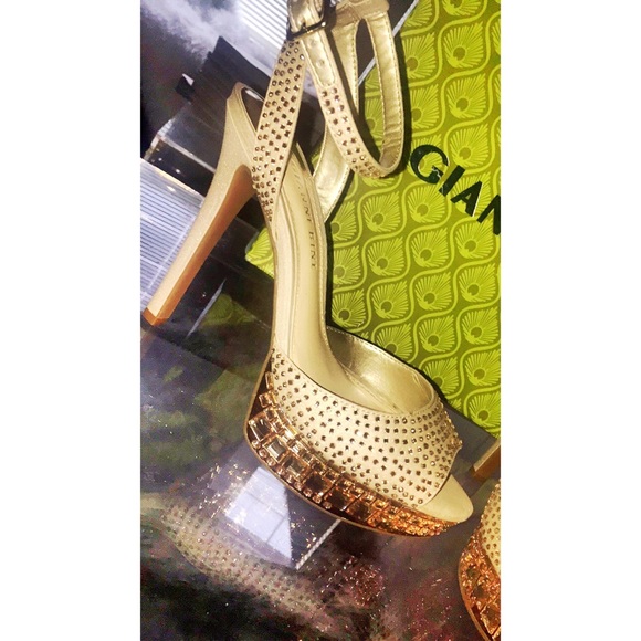 STAR STUDDED! - Picture 1 of 6